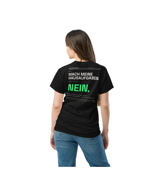 T-Shirt Prompt: Mach meine Hausaufgaben in schwarz — am Model